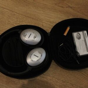 BOSE Quiet Comfort 15 Acoustic Noise Canceling Headphones